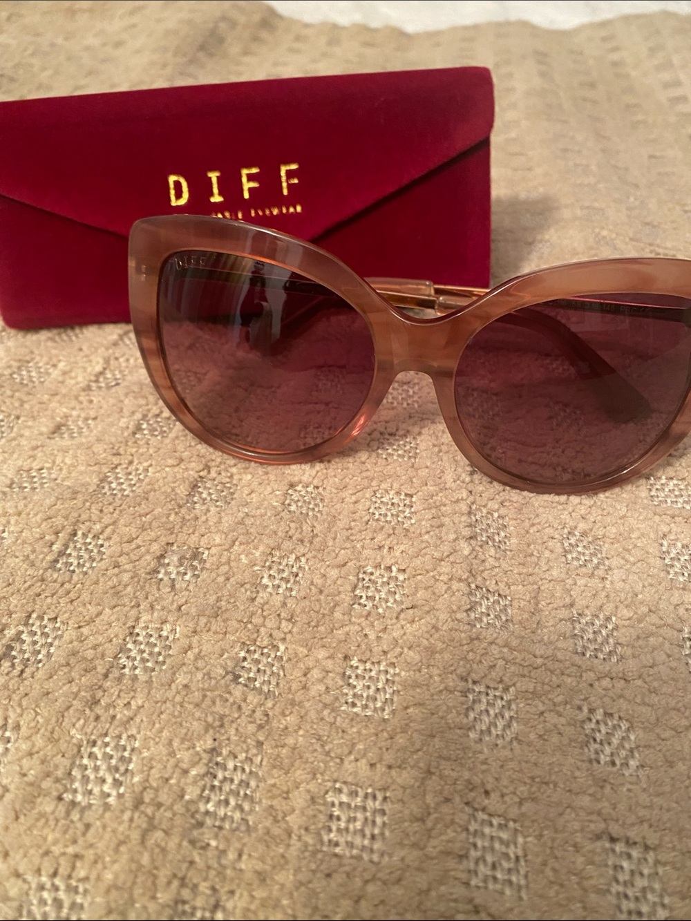 Diff Eyewear Rose-Tinted Cat Eye Sunglasses